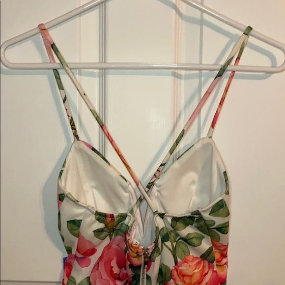 ✨FLORAL ROMPER✨ - Picture 6 of 6